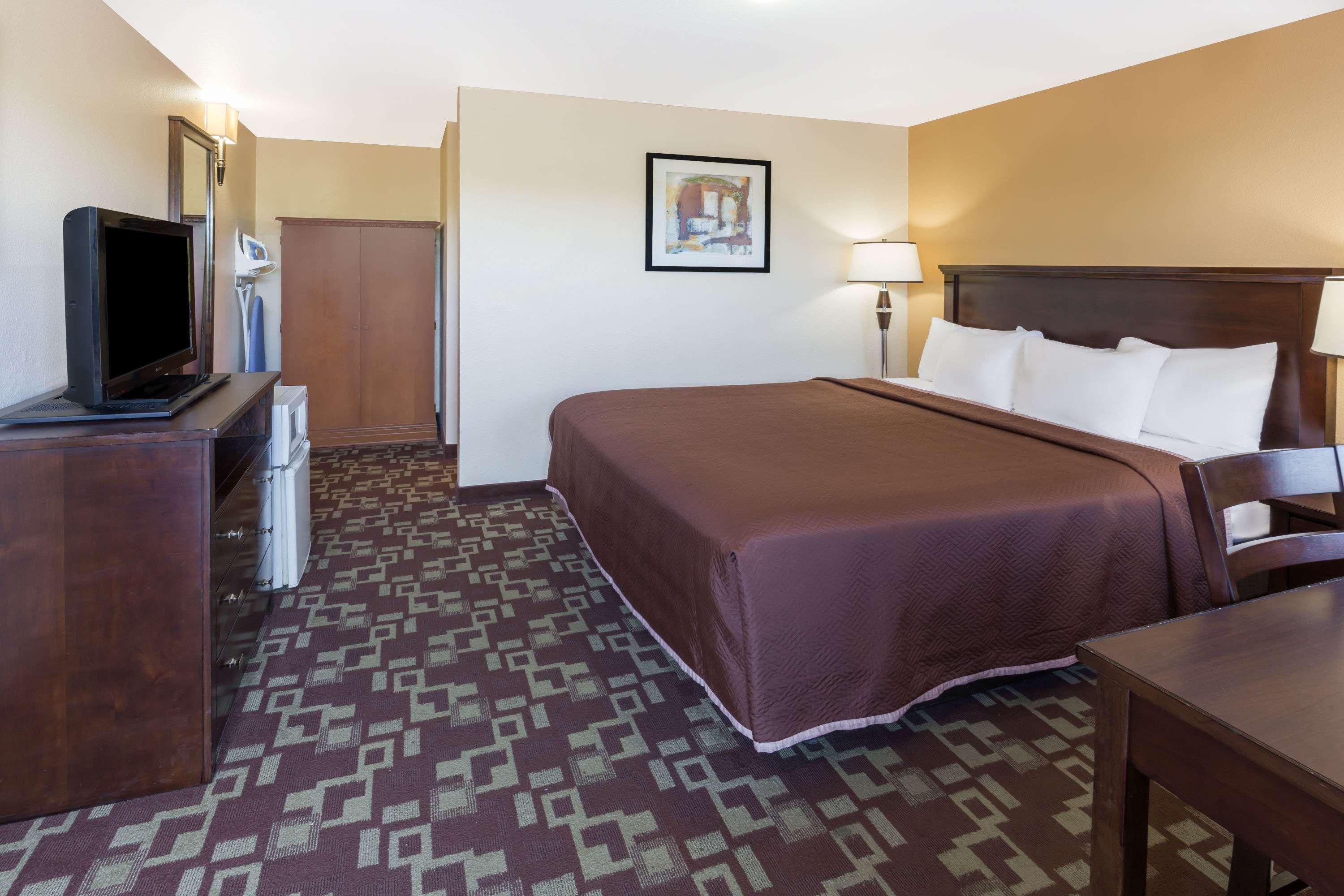 Travelodge By Wyndham Motel Newport